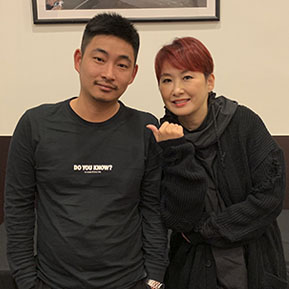 湯寶如與經紀人李志合影 湯寶如與經紀人李志合影